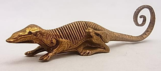 lizardpaperweight.jpg (44754 bytes)